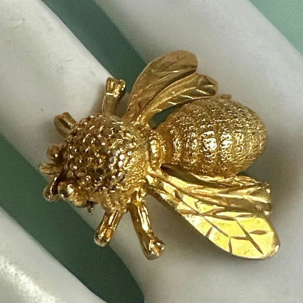 Dynasty Vintage Gold Bee Brooch